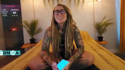 Chevi Blue online show from October 2, 6:50 pm