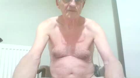 chipper341596 online show from December 23, 11:49 pm