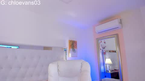 Chloe online show from December 2, 11:30 am