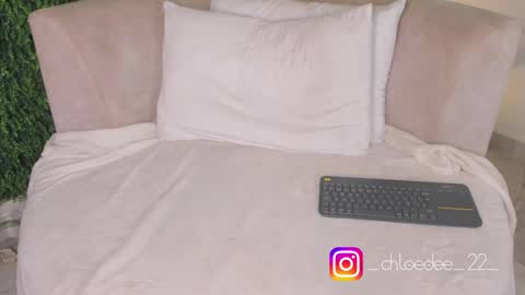 Snapshot of chloe_dee_ chatting on September 13, 11:34 am Chloe online show from September 13, 11:34 am
