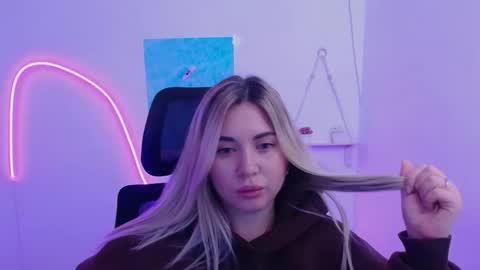 Chloe online show from November 20, 9:30 am