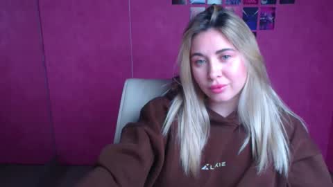 Chloe online show from November 25, 12:15 pm