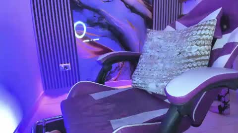 chloe_jacksonn online show from June 12, 2:54 am
