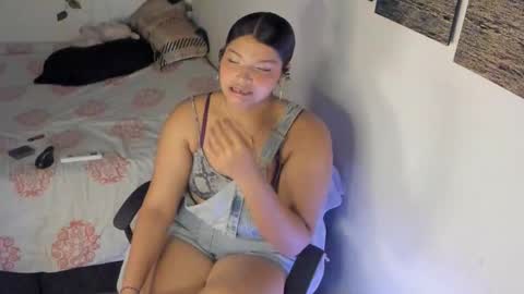 chloe_kisses online show from March 17, 11:48 am