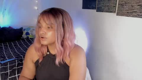chloe_kisses online show from April 24, 12:40 pm