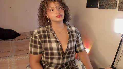 chloe_kisses online show from April 14, 11:46 am