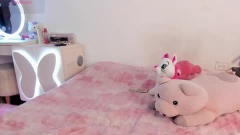 Chloe  online show from March 17, 9:36 am