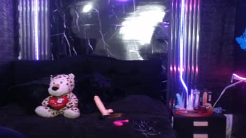 chloe_smith5 online show from April 10, 3:39 pm