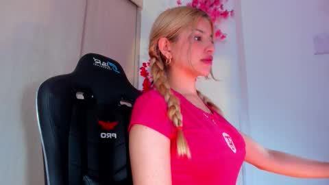 Chloe Miller  online show from February 1, 3:58 am