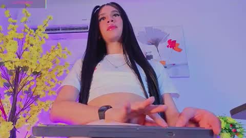 Im Chloe    independent account      online show from October 28, 12:00 am