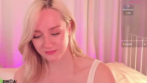 Chloe Deccker online show from July 25, 1:47 am