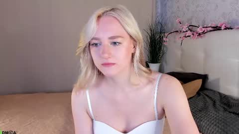Chloe Deccker online show from June 24, 1:23 am
