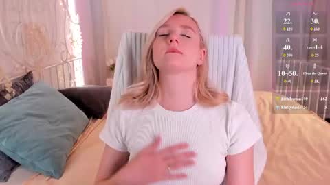 Chloe Deccker online show from July 13, 1:53 am