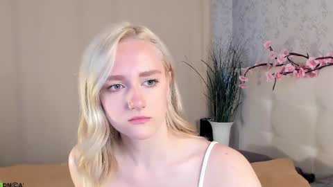 Chloe Deccker online show from June 22, 1:11 am