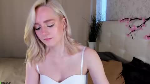 Chloe Deccker online show from June 30, 1:16 am