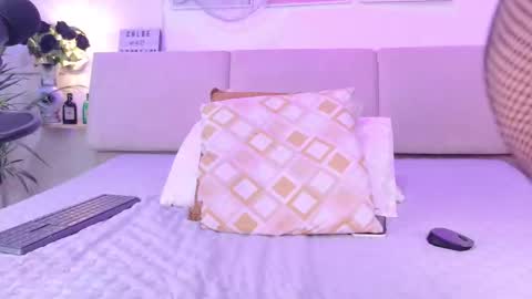 chloeferreira online show from October 7, 12:17 am