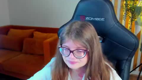 ChloeHalses online show from June 12, 5:12 pm