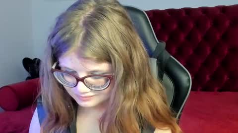 ChloeHalses online show from March 3, 5:14 am