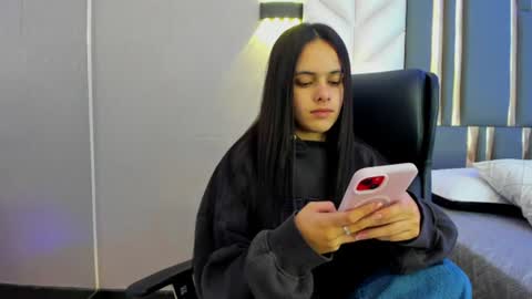  Chloe Harper  online show from June 13, 11:53 am