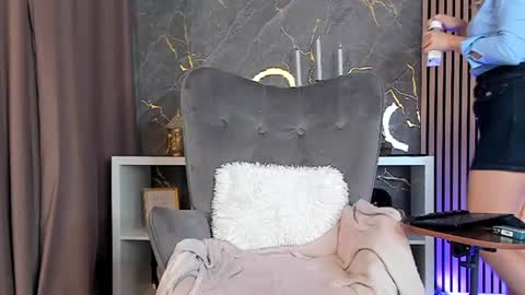 Chloe online show from July 26, 4:10 am