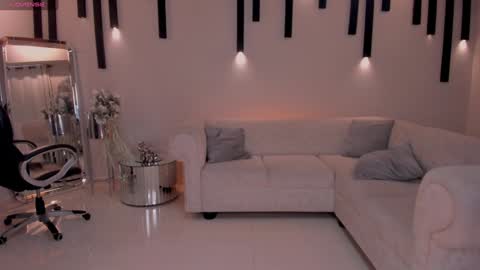 Chloe  OF chloemanson online show from February 5, 8:25 pm