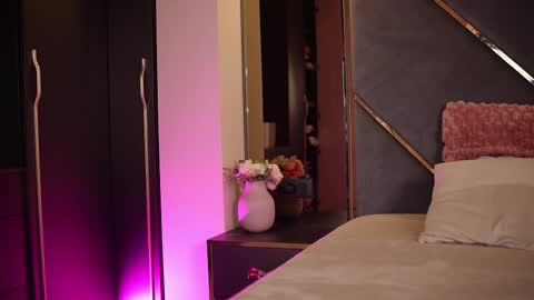 chloemin_ online show from February 7, 9:45 am