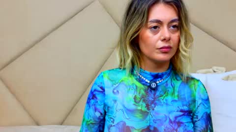 Chloe Vee online show from July 17, 10:50 am