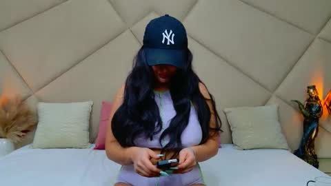 Chloe Vee online show from September 28, 6:11 am