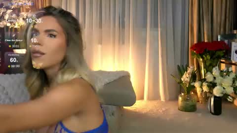 Chloe online show from June 18, 8:25 pm