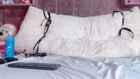 Snapshot of chlooe_zoe chatting on February 17, 10:16 pm chlooe_zoe online show from February 17, 10:16 pm