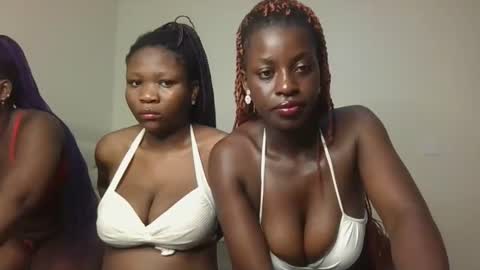 Snapshot of chocolate_iva chatting on September 25, 11:56 pm Iva online show from September 25, 11:56 pm