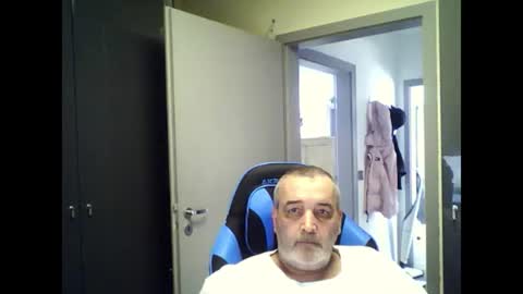 Chris online show from August 8, 9:41 am