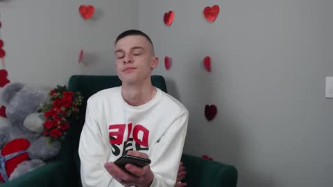   Chris Brown  online show from February 18, 12:37 am