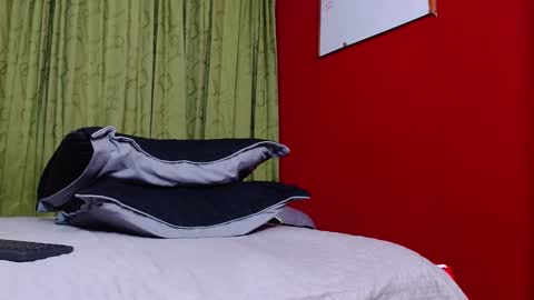 Snapshot of chriss_james chatting on February 27, 7:19 am chriss_james online show from February 27, 7:19 am
