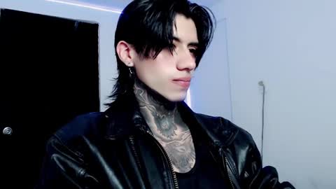 CHRIS  INDEPENT MODEL online show from February 17, 11:11 pm