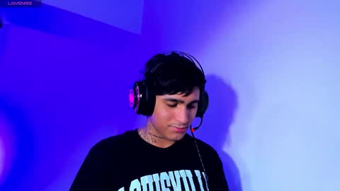 Christian Wang online show from December 13, 11:00 pm