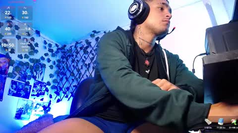 Snapshot of chriss_wg_ chatting on February 20, 3:30 pm Christian Wang online show from February 20, 3:30 pm