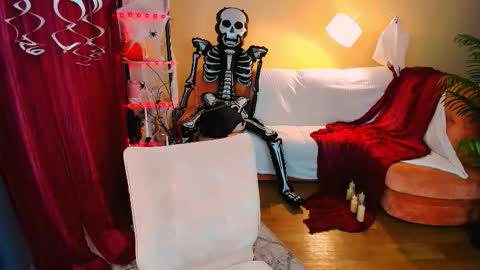 christinaconteeree online show from October 28, 7:15 pm