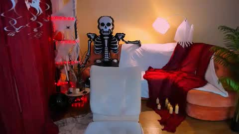 christinaconteeree online show from October 25, 1:33 pm