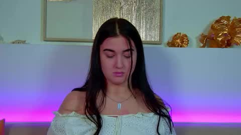 Christina online show from November 18, 6:33 pm