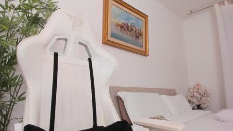 Snapshot of christine0990__ chatting on October 22, 5:43 am Hi im Christine online show from October 22, 5:43 am