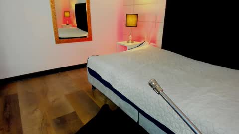 Christine  online show from October 13, 12:07 pm