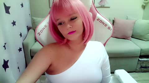 Snapshot of christirose chatting on March 5, 4:35 pm Christi online show from March 5, 4:35 pm