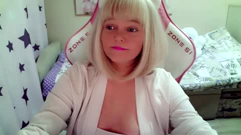 Snapshot of christirose chatting on October 10, 7:36 am Christi online show from October 10, 7:36 am