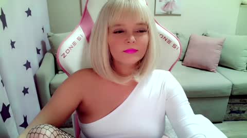 Snapshot of christirose chatting on February 8, 8:09 am Christi online show from February 8, 8:09 am