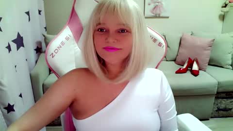 Snapshot of christirose chatting on October 3, 6:43 am Christi online show from October 3, 6:43 am