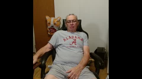 chubbyguy00054 online show from March 2, 9:11 pm