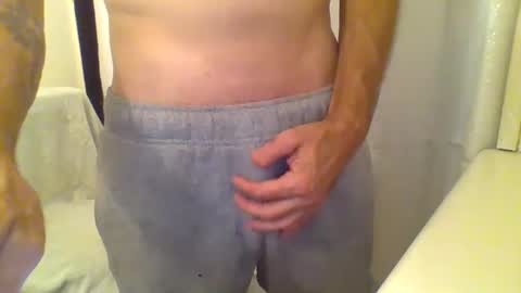 Snapshot of ciestep8216 chatting on October 8, 6:19 am ciestep8216 online show from October 8, 6:19 am