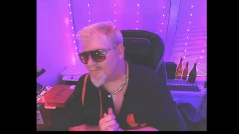cigardaddy8869 online show from June 27, 4:40 am