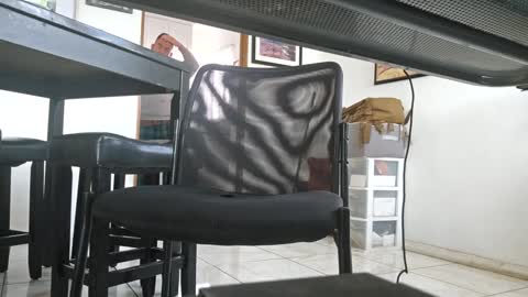 Snapshot of cigneska1 chatting on December 30, 5:34 pm cigneska1 online show from December 30, 5:34 pm